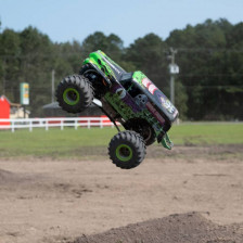 Team Losi Grave Digger Monster Truck LMT Solid Axle 4WD 1/10 RTR Verde (art. LOS04021T1)