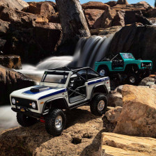 Axial Automodello SCX10 III Early Ford Bronco 4WD RTR scala 1/10 Bianco (art. AXI03014BT2)