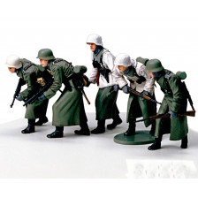 Tamiya Fanteria d'assalto dell'esercito Tedesco con abbigliamento invernale scala 1/35 (art. TA35256)