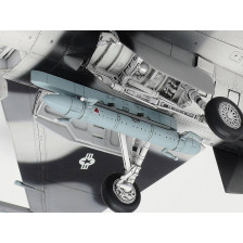 Tamiya F-16C/N Aggressor / Adversary kit di montaggio scala 1/48 (art. TA61106)