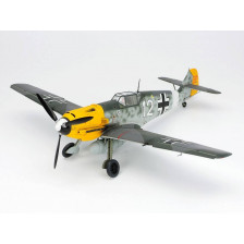 Tamiya Messerschmitt Bf109E-4/7 Trop Kit di montaggio scala 1/48 (art. TA61063)