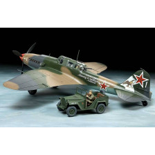 Tamiya Ilyushin IL-2 Shturmovik con veicolo Russian Field Car GAZ-67B kit di montaggio scala 1/48 (art. TA25212)