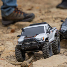 Axial Automodello SCX10 III Base Camp Rock Crawler Trazione 4WD Versione RTR Brushed Colore Bianco (art. AXI-1375T1)