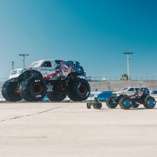 ARRMA Freedom Flyer 223S 2WD Brushless Monster Truck RTR ARA3530SFFT1